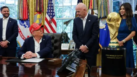 PV: Infantino vô chủ khi không dám bày tỏ quan điểm của mình. Mỹ không xứng đáng đăng cai World Cup nếu không đảm bảo an toàn.