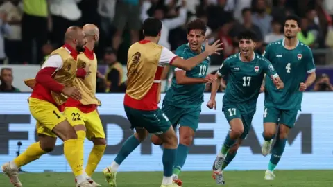 The Sun: Để tham dự vòng play-off liên lục địa World Cup, Iraq có thể phải đi xe buýt 12 tiếng mới rời khỏi đất nước