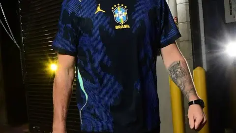 Tác dụng của phần thân trên như thế nào? Ngôi sao của Lakers Doncic mặc áo sân khách thứ hai của Brazil