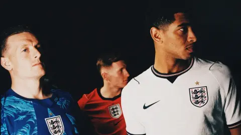 Telegraph: Áo đấu World Cup của tuyển Anh được bán với giá cao tới 134,99 bảng, tăng 20 bảng so với phiên bản trước