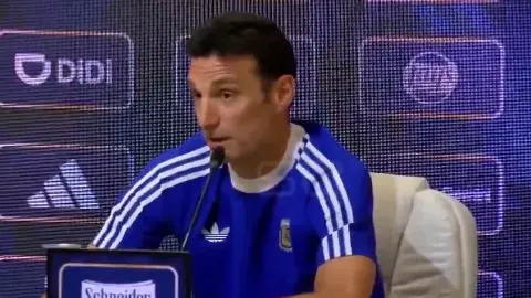 Scaloni: Tôi sẽ làm mọi cách để đưa Messi tới World Cup Anh ấy phải tham gia vì sự phát triển của bóng đá