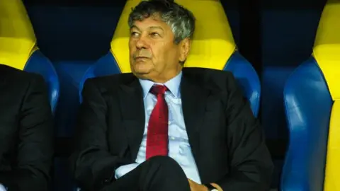 HLV 80 tuổi Lucescu: Tôi ngất xỉu khi xem video trận play-off Romania gặp Türkiye