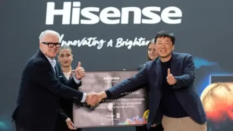 World Cup 2026: FIFA chọn Hisense làm đối tác công nghệ hiển thị cho VAR