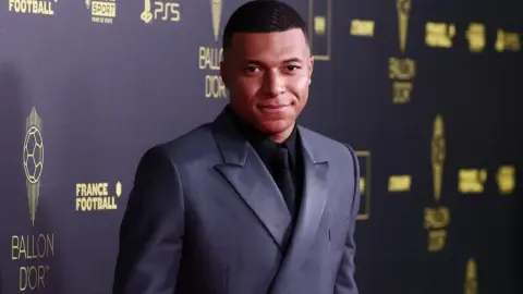 Mbappe: Biểu tượng thời trang đầu tiên của tôi là David Beckham