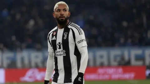 Galatasaray hỏi mua Douglas Luiz, Aston Villa khó kích hoạt điều khoản
