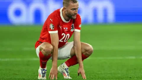 Falk: Bayern muốn lấy Laimer làm ví dụ để từ chối gia hạn hợp đồng với mức lương cao và sẵn sàng để anh tự do rời đội.