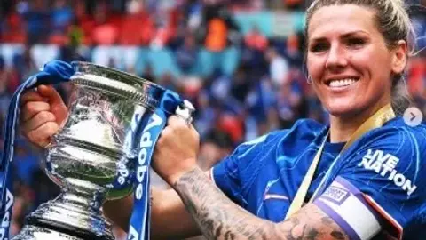 Millie Bright giải thích quyết định giải nghệ vì áp lực tinh thần và chấn thương