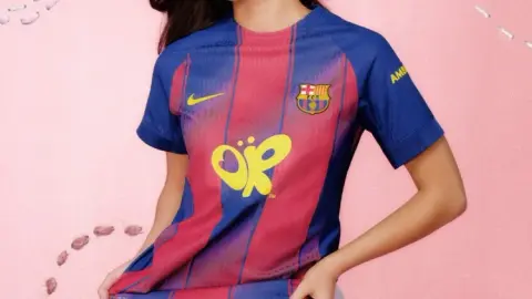 Barça phát hành áo đồng phục với ca sĩ Olivia Rodrigo để ra mắt trong Derby Quốc gia