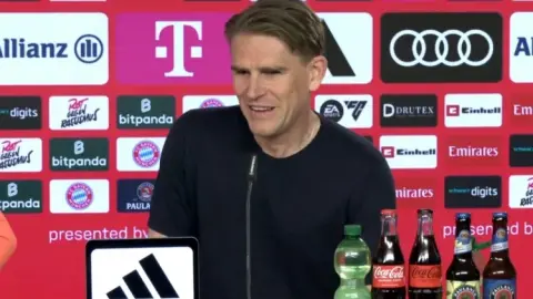 Freund: Cuộc đối thoại với Neuer đang diễn ra tốt đẹp và vấn đề gia hạn hợp đồng sẽ không bị trì hoãn vô thời hạn