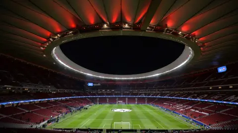 Arsenal có thể khiếu nại UEFA về mặt sân của Atletico