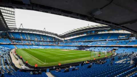 Man City mở thử khán đài Bắc mới tại Etihad