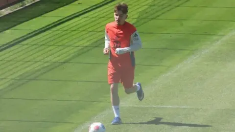 Bild: Lennart Karl và Bischof đã trở lại tập cùng Bayern