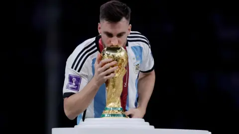 Tagliafico: Toàn đội Argentina sẽ luôn ủng hộ Messi, chức vô địch và trận thua Saudi Arabia để lại ấn tượng sâu sắc nhất với anh