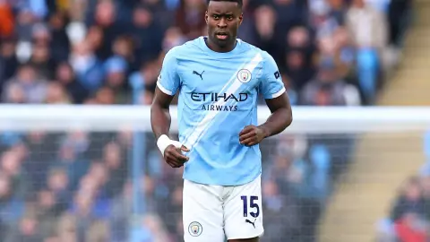 Guehi: Gia nhập Man City là vinh dự, tôi muốn gắn bó rất lâu
