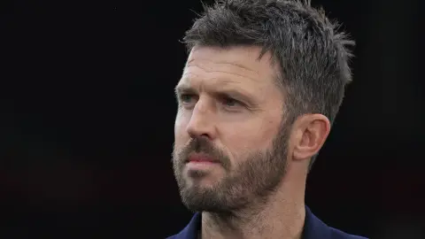 MU vẫn thận trọng với phương án bổ nhiệm Carrick lâu dài