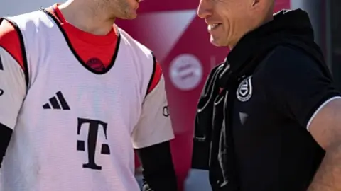 Robben trở lại sân tập Bayern, tái ngộ Neuer đầy cảm xúc