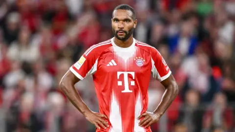 Jonathan Tah cán mốc 50 trận cho Bayern và đeo băng đội trưởng trước Heidenheim