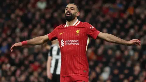 Salah giữ kỷ lục ghi bàn vào lưới MU trước thềm derby nước Anh