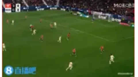 Pedri ngã trong vòng cấm, Barca không được hưởng phạt đền
