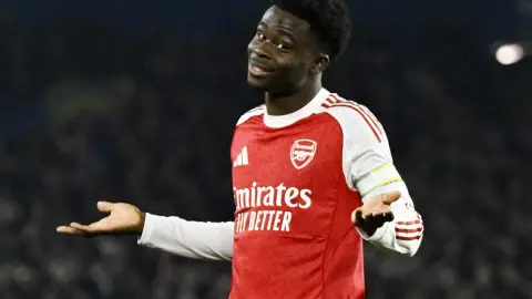 Đã lâu không gặp! Saka đã hoàn thành đường chuyền và cú sút trong một trận đấu ở Premier League. Lần cuối cùng anh làm được điều đó là vào tháng 11 năm 2024.