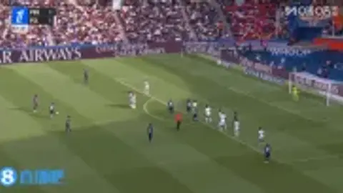 Vừa vào sân 30 giây, Zaire-Emery đã ghi bàn đưa PSG dẫn lại Lorient