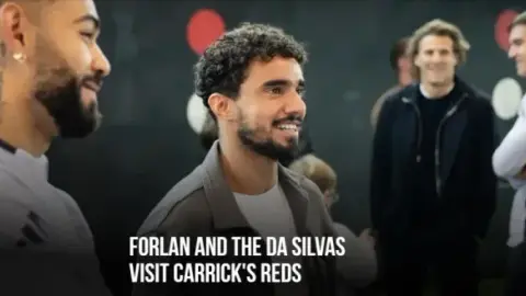 Forlan và anh em Da Silva trở lại Old Trafford xem đại chiến Liverpool