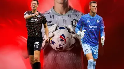 Phong độ xuất sắc, thủ môn cho mượn của Manchester United Vitek giành 3 danh hiệu trong đó có Cầu thủ xuất sắc nhất năm của Bristol City