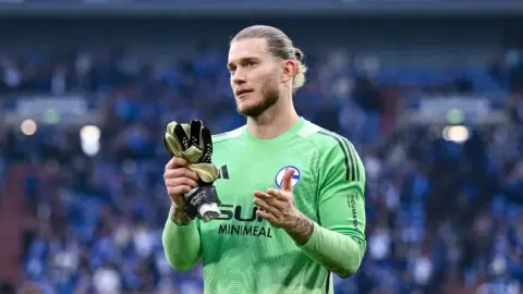 Karius xúc động sau ngày Schalke thăng hạng: Lâu rồi tôi mới vui như thế