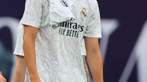 Marca: PSG theo dõi trung vệ trẻ Joan Martinez của Real Madrid