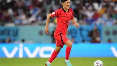 Hwang In-beom nghỉ hết mùa, khả năng dự World Cup 2026 bị đặt dấu hỏi