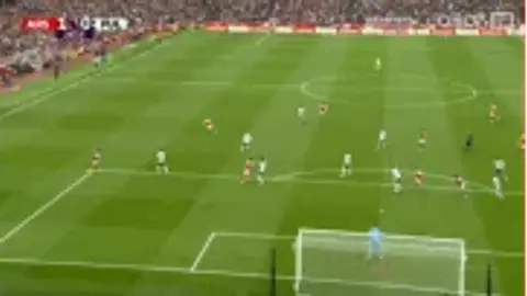 Leno cứu thua xuất thần, Gyokeres bỏ lỡ cơ hội nhân đôi cách biệt cho Arsenal