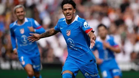 Iker Luque mơ thành hiện thực sau bàn thắng ngay trận ra mắt Atletico