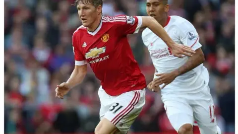 Schweinsteiger đăng ảnh cũ hâm nóng derby đỏ: Tôi từng trải qua và chứng kiến tất cả