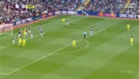 Gallagher nã đại bác, Tottenham dẫn Aston Villa từ phút 12