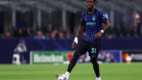 Bisseck chạm mốc 100 trận đúng ngày Inter đăng quang Serie A