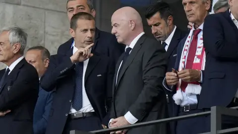 The Guardian: Luôn có cầu thủ U21 địa phương trong các cuộc thảo luận của FIFA và những người xung quanh anh ta phủ nhận rằng chính Ceferin là người gợi ý