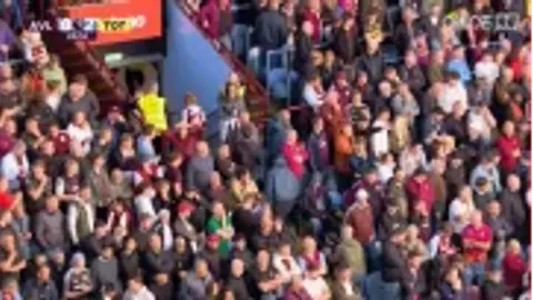 Tottenham dẫn 2-0 từ sớm, một bộ phận CĐV Aston Villa rời khán đài