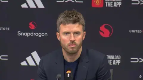 Carrick tự hào về tinh thần đoàn kết của Man United và gửi lời chúc tới Sir Alex