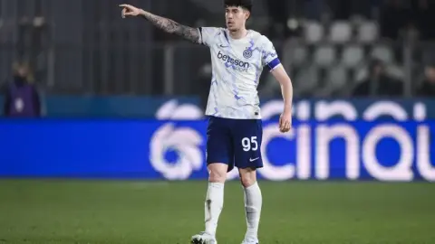 Mundo Deportivo: Bastoni đang chờ Barcelona đưa ra lời đề nghị tới Inter Milan, anh cần thuyết phục Flick tin tưởng mình