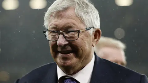 Sir Alex Ferguson được đưa tới bệnh viện trước trận Man United gặp Liverpool