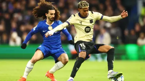 UOL: Barca nhắm Cucurella, đồng thời liên hệ Caio Henrique