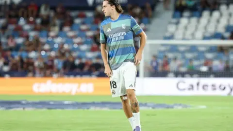 Truyền thông Tây Ban Nha: Cách đây vài tuần đã xảy ra mâu thuẫn giữa Arbeloa và Carreras, quan hệ giữa hai bên hiện đang căng thẳng