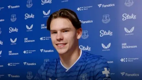Moyes thúc Tyler Dibling bứt lên sau mùa giải gây thất vọng
