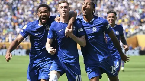 BBC: Chelsea có thể phải bán Palmer hoặc Caicedo nếu lỡ vé Champions League