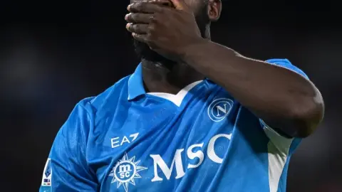 Lukaku trở lại tập cùng Napoli, chờ buổi làm việc với HLV Conte