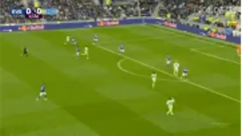 Man City vượt lên trước Everton nhờ cú cứa lòng của Doku