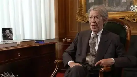 Moratti: Tất cả chúng tôi đều muốn giữ Bastoni. Nếu vậy tôi sẽ dốc hết sức để ký hợp đồng với Paz.