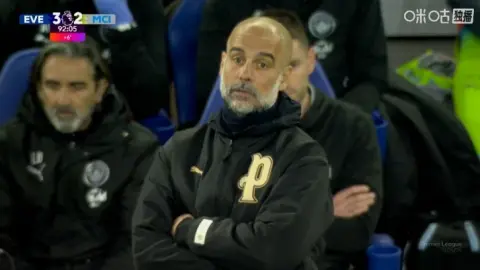 Guardiola lo ro su that vong khi Man City danh roi loi the dua vo dich