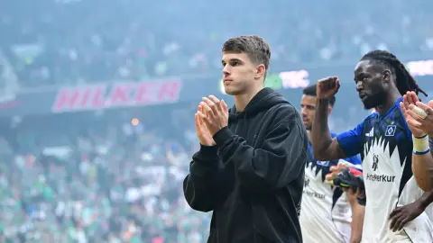 The Sun: Tottenham chuẩn bị tăng lương và gia hạn hợp đồng với Vushkovic. Nếu xuống hạng, họ muốn từ bỏ việc ký hợp đồng với Robertson và những người khác.