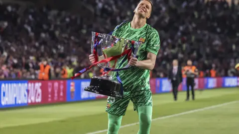 Thể thao thế giới: Szczesny từ chối lời đề nghị hợp đồng 2 năm từ đội bóng hạng trên La Liga, anh muốn ở lại Barcelona